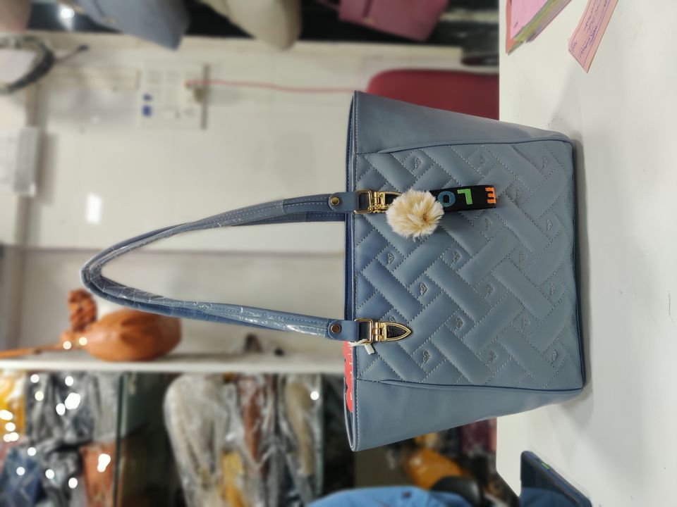 Women's Fashionable HaWomen's Fashionable Handbags uploaded by Linker Bags on 9/12/2021