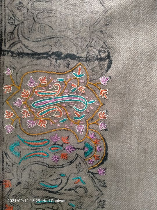 Pashmina shawl uploaded by Kasana Pashmina shawls on 9/13/2021