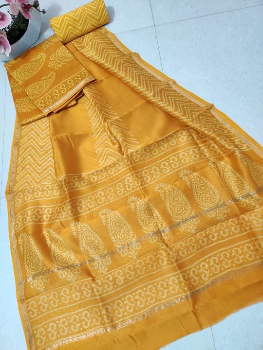 Post image New Hand block chanderi silk   dress materials👌👌

Top nd dupttas chanderi silk (2.50×2 mtrs)
Bottom cotton (2.50 mtrs)