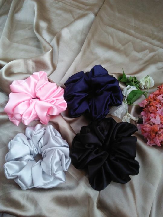 Large Scrunchie 4 piece uploaded by business on 9/23/2021