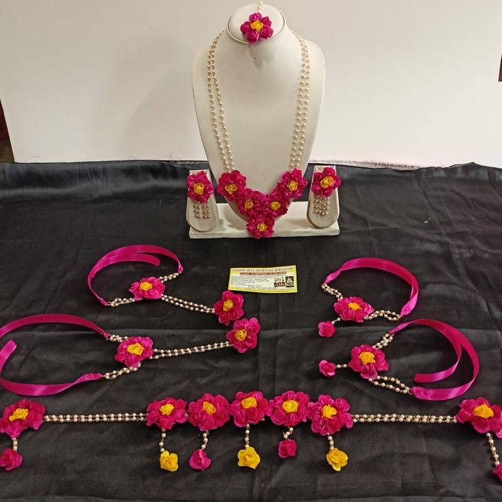 Post image Premium quality floral jewellery for Mehandi, Haldi and Baby Shower ceremony.
Customization Available