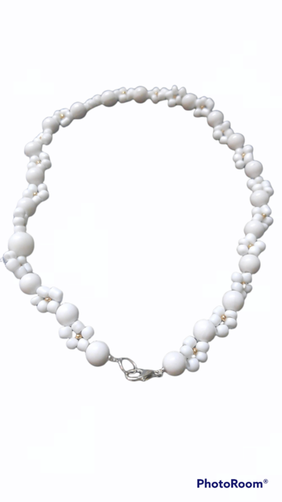 White flower bead necklace  uploaded by business on 9/30/2021