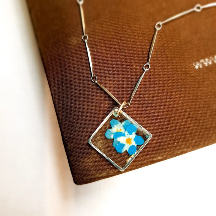 Forget me not pendant  uploaded by The Resinaara on 10/1/2021