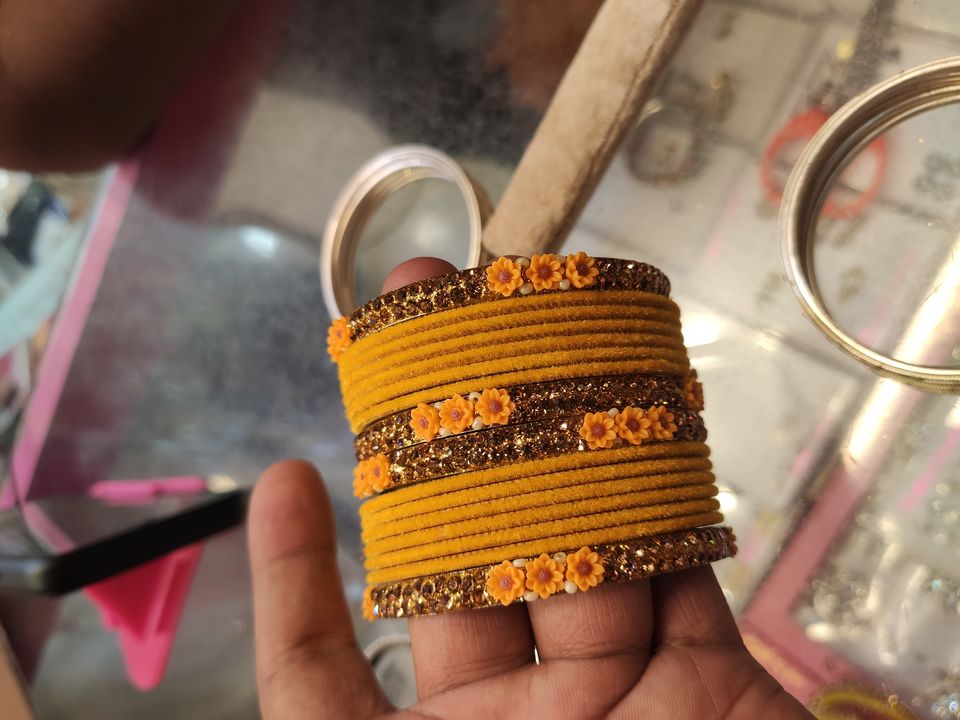 Metal set bangles uploaded by business on 10/5/2021