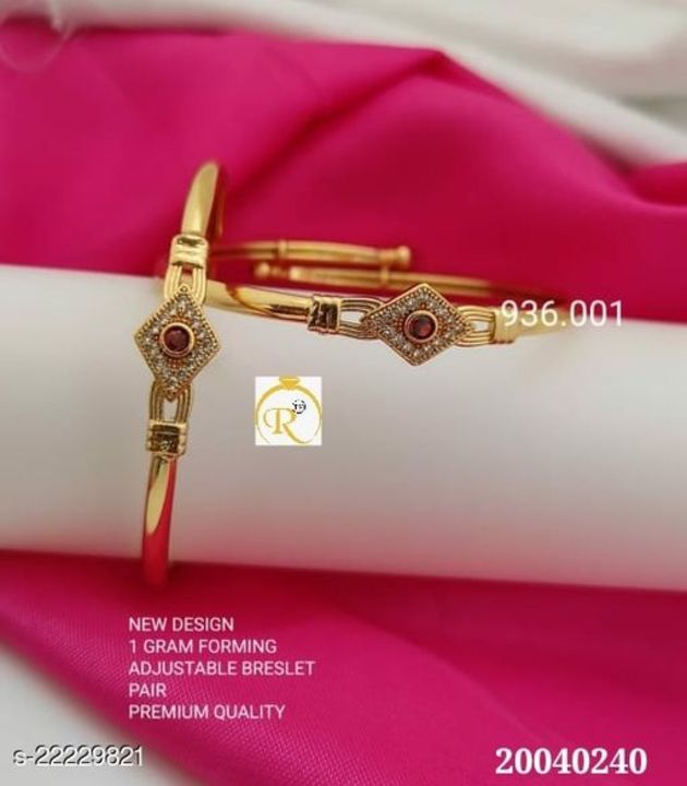 Beautiful bangles uploaded by Heera Fashion on 10/7/2021