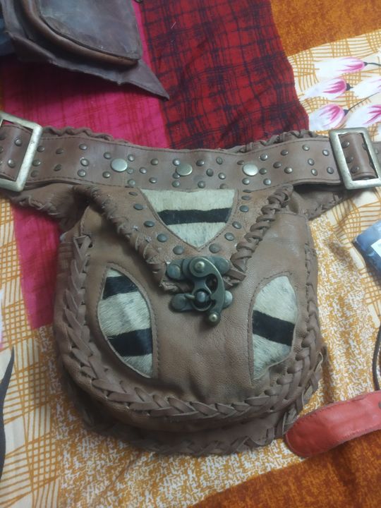 Leather belt pouch uploaded by business on 10/13/2021