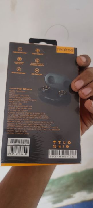 Realme earbuds Original uploaded by business on 10/20/2021