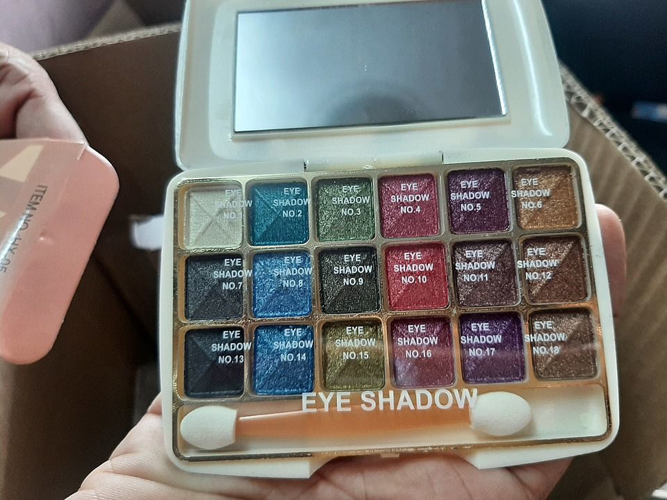 Hexia 18 colour eyeshadow uploaded by business on 9/18/2020