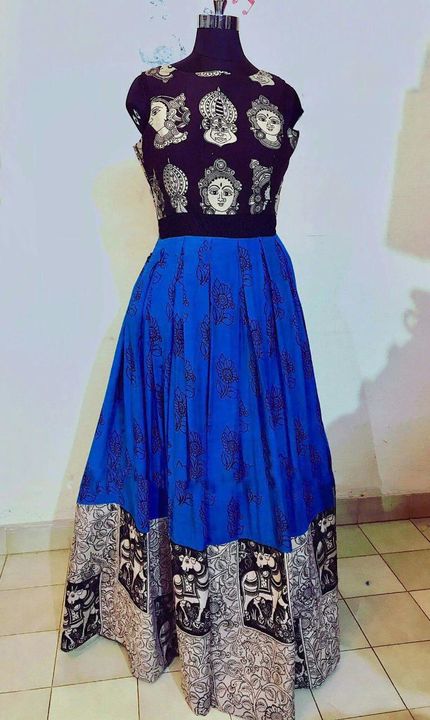 Post image *Gown*
👗 *Fabric* :-  Crepe👗 *Inner*   :-   Crepe
👗 *Size*    :-  M-38,,  L-40                        XL-42,, XXL-44
👗 *Length* :-  52+ Inch 👗 *Fair*      :-  3 Mtr    * Sleeve*  :- attach🧵 *Work* :-  Digital Print                   *💰 Price:- 600/- Rs*
 *💯 % Quality Products*