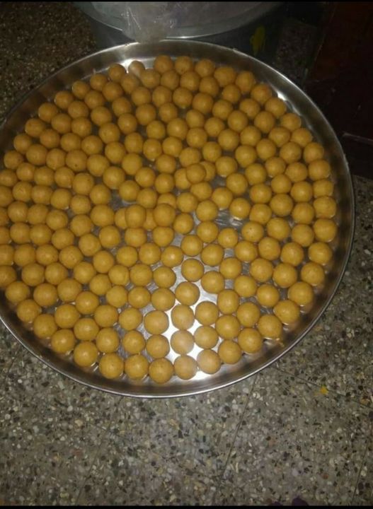 Homemade Desi Ghee Besan Laddu uploaded by Gharguti Homemade Laddu on 10/25/2021