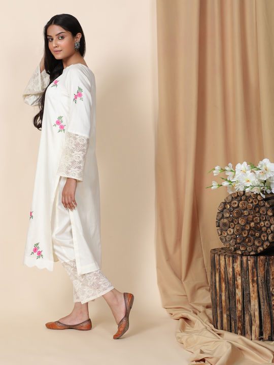 Off White Embroidered Kurta With Pant Set

 uploaded by Swaroop Fashion on 10/28/2021