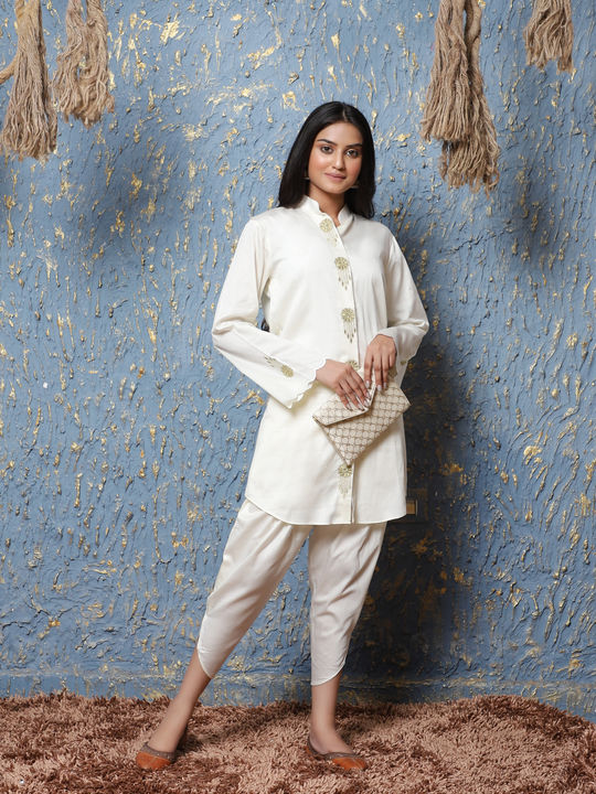 Off White Embroidered Kurta With Dhoti Style Pant

 uploaded by Swaroop Fashion on 10/28/2021