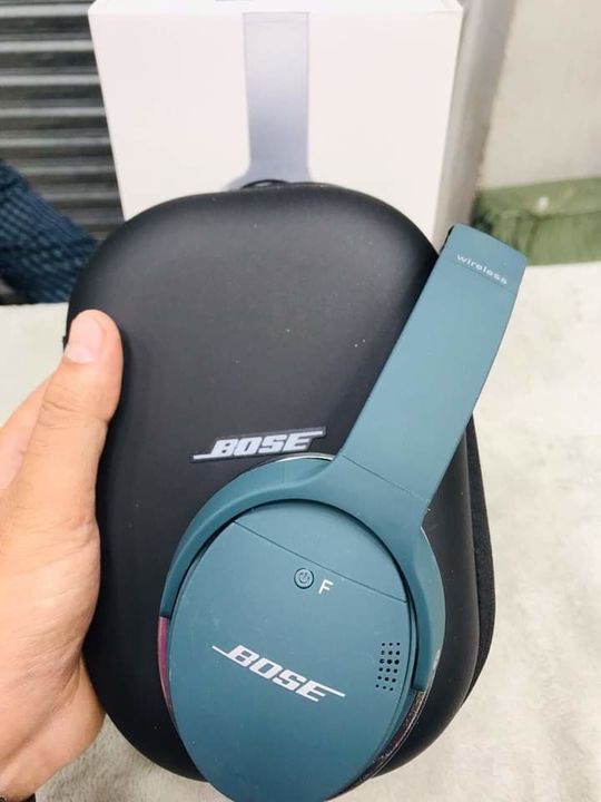 Bose qc 35|| uploaded by business on 10/28/2021