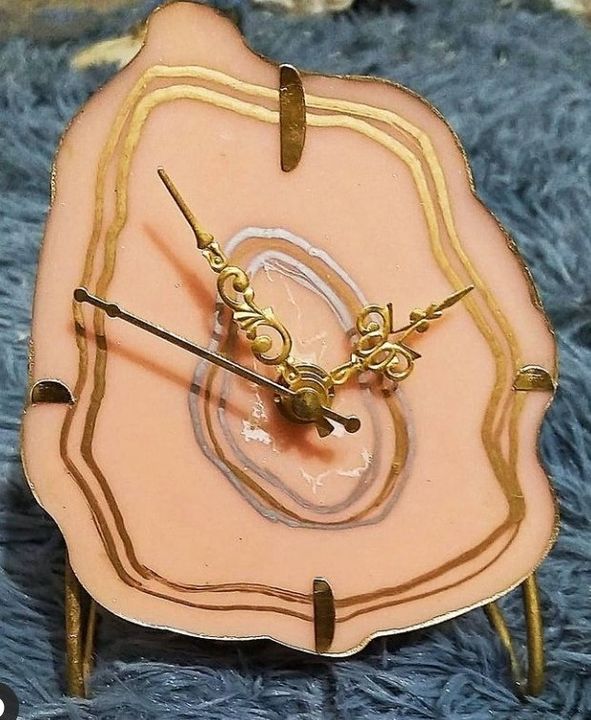 Resin table clock uploaded by business on 10/28/2021