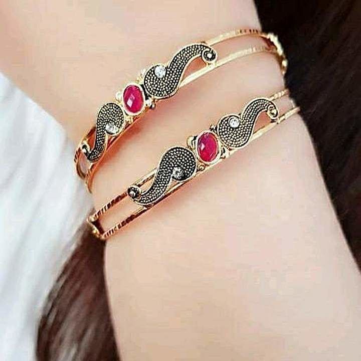 Fancy Brass Women's Bangles
Material: Brass
Size: 2.4, 2.6, 2.8
Description: It Has 2 Pieces Of Wome uploaded by Cloth_collection02 on 9/20/2020