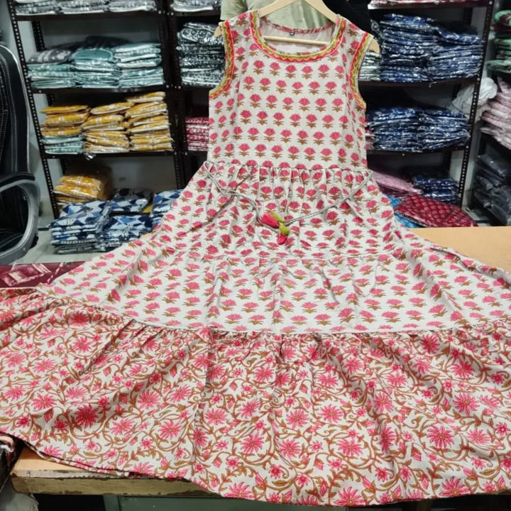 *GOOD QUALITY 👗 FABRICS*


🧶  *Fabric -heavy  rayon* 

 uploaded by business on 11/12/2021