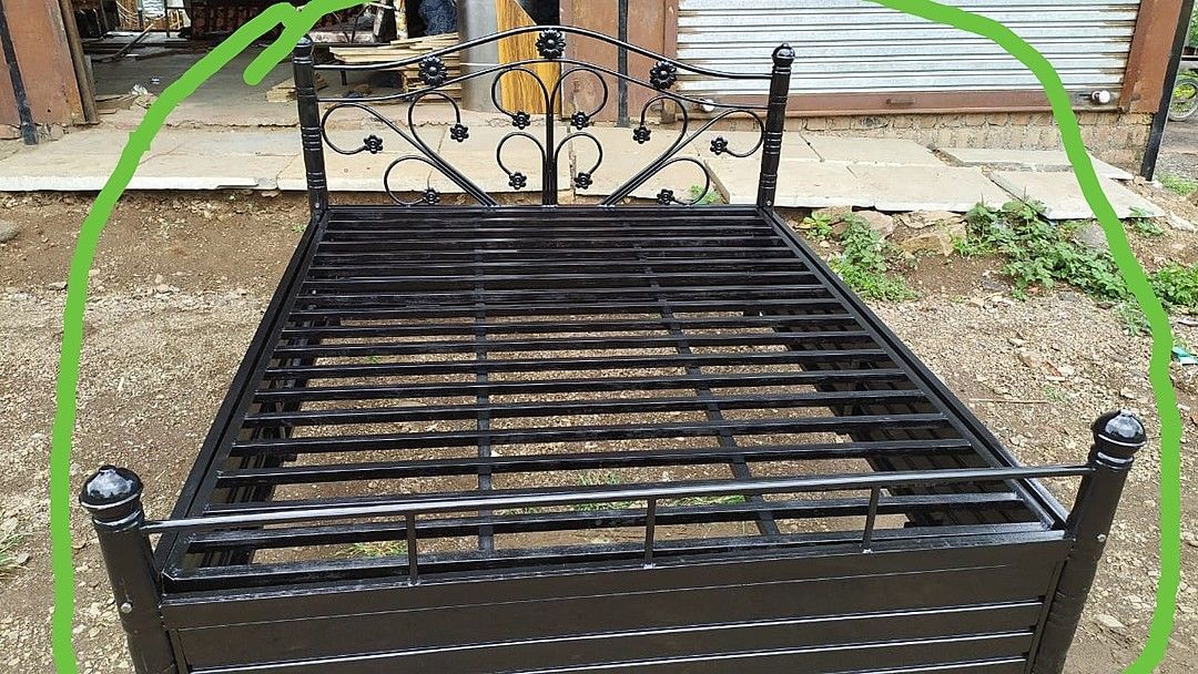 Metal bed uploaded by business on 9/20/2020