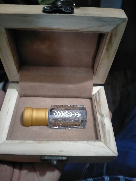 Attar Box with 1 piece Perfume bottle uploaded by Aromas Hub on 11/13/2021