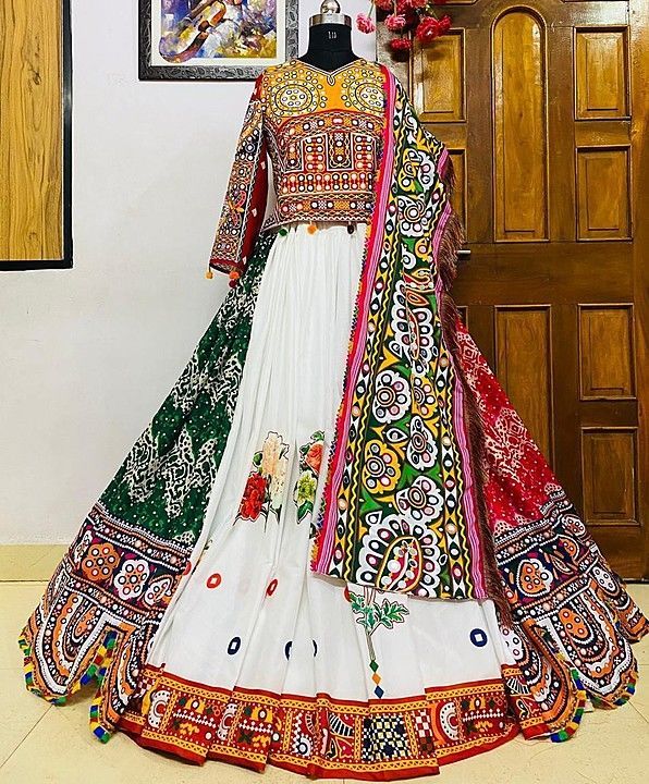*LC -273*
8 SPECIAL LAHENGA CHOLI

Rs 1200 + shipping  uploaded by business on 9/20/2020