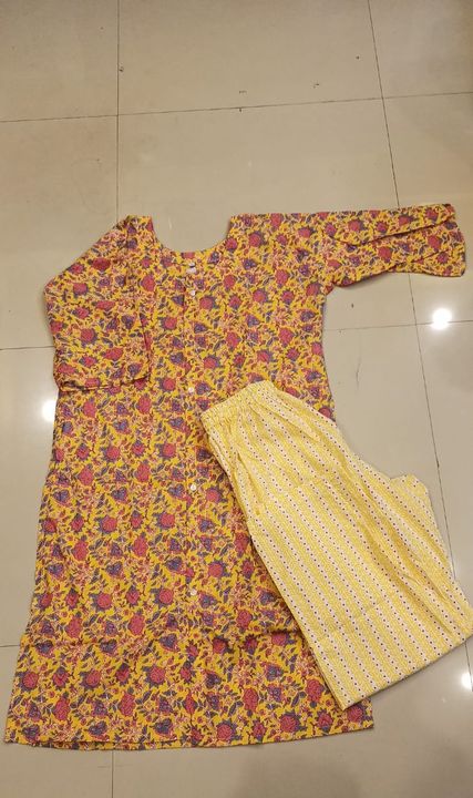 Floral print kurti with trouser uploaded by business on 11/20/2021