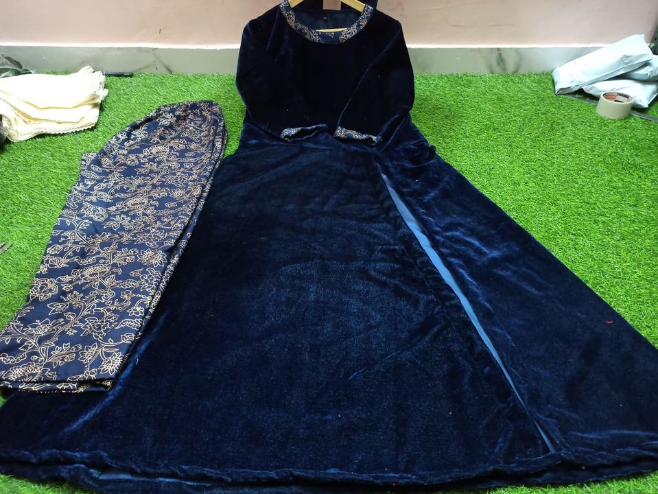 Post image 🌹 *We Are lunching New design* 🌹
*Quality always superb* 
*Fabric Details--Black Velvet side slit cut and long sleeves kurti length (54/+), And Rayon Gold print Pant length(39/+)*
*(5 color also available)*Blue, Black, vine, Green, Mehroon, 
*Size : M-38, L-40,XL-42,xxl-44,xxxl-46,xxxxl-48*
*price:-800/-Free Shipping*
*Best quality**Reday to dispatch*