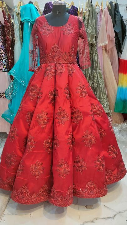 Post image I'm wholesaler n manufacturer from Delhi
Readymade ladies dresses gown, croptop, readymade saree, SHARARA
