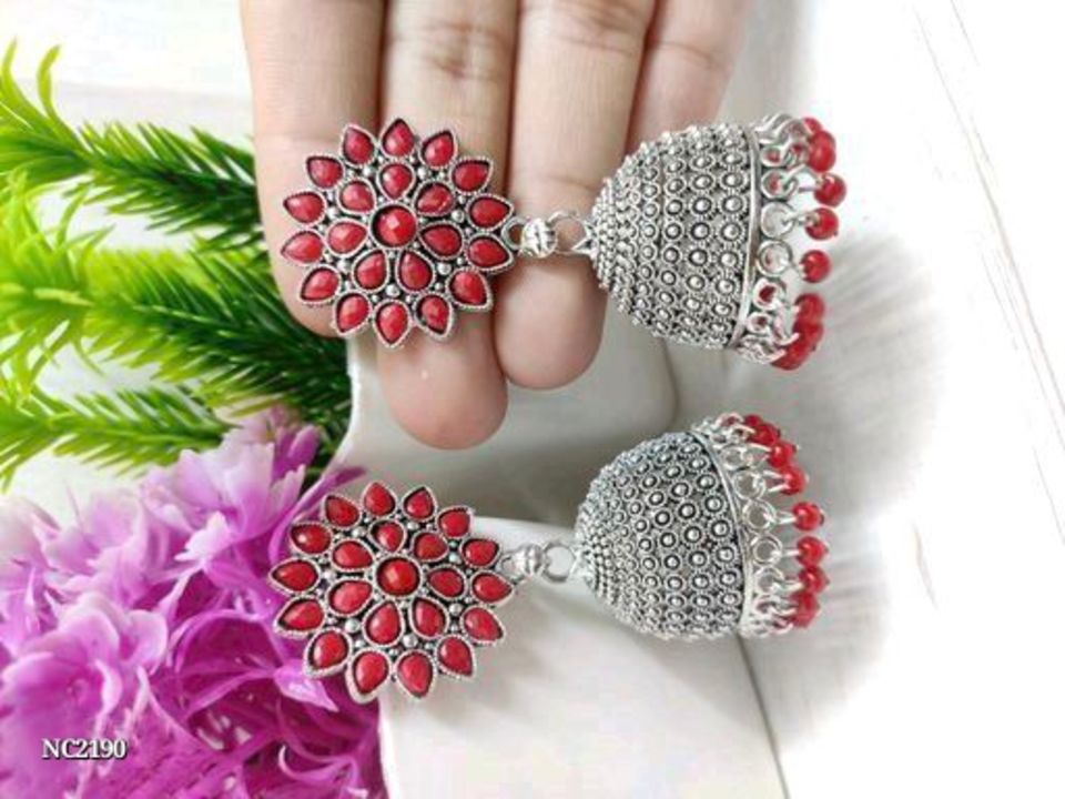 *NC Market* Shimmering Chunky Earrings

*Rs.162(free ship)*
*Rs.182(cod)*
*whatsapp.*

Bas uploaded by NC Market on 11/25/2021