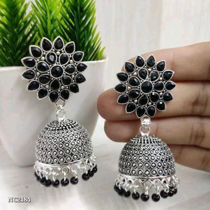 *NC Market* Shimmering Chunky Earrings

*Rs.162(free ship)*
*Rs.182(cod)*
*whatsapp.*

Bas uploaded by NC Market on 11/25/2021