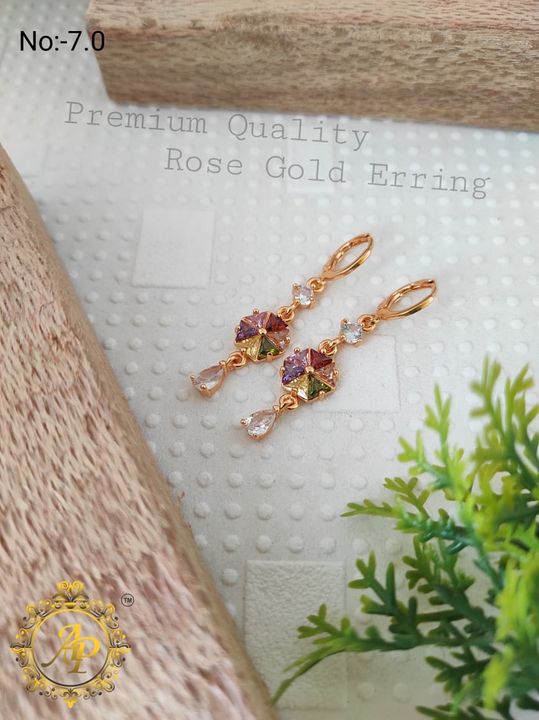 Post image 📌 *Rose Gold Erring*📌 *Daily wear*📌 *Premium Quality*📌 *Beautiful collection*📌 *Best Quality and Price*📌 *Price:-230rs Free shipping*

*For Bulk Order Discount price available*