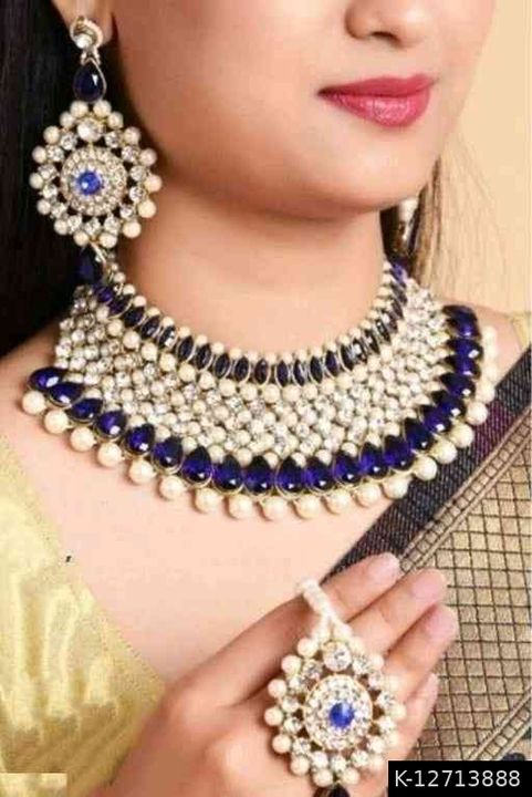 Post image Trendy necklaceOnly-250Cash on deliveryShipping free