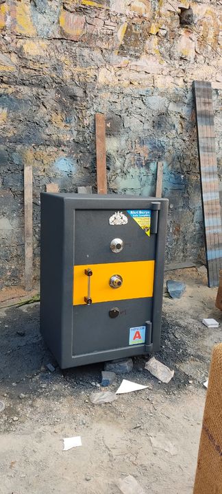 FIRE PROOF SAFE LOCAR ( TIJORI) uploaded by business on 12/5/2021