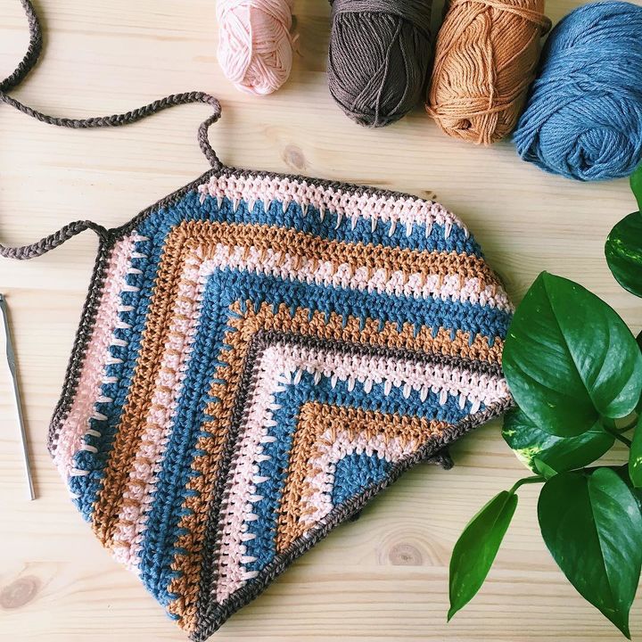 Crochet crop top uploaded by The_scrunchies_shop on 12/8/2021