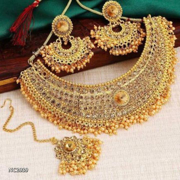 *NC Market* Diva Glittering Jewellery Sets

*Rs.230(freeship)*
*Rs.260(cod)*
*whatsapp.*

 uploaded by NC Market on 12/12/2021