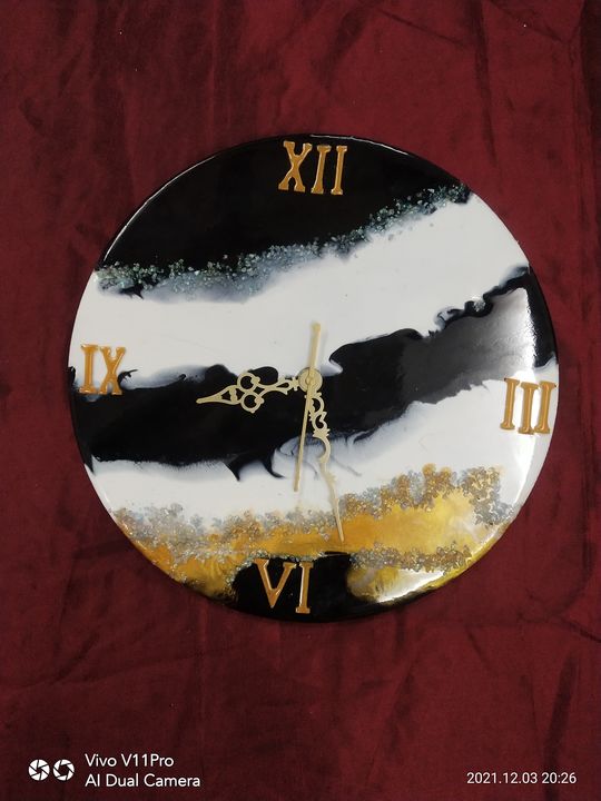 Resin wall clock uploaded by business on 12/12/2021