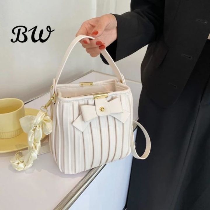HIGH QUALITY IMPORTED HANDBAG AND SLING WID LONG BELT AND CLASSSY LOOK WID DUAL COMPARTMENT uploaded by business on 12/13/2021