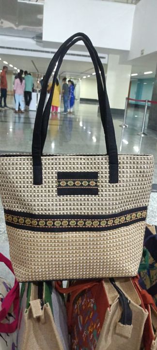 Ladies jute hand bag uploaded by business on 12/15/2021