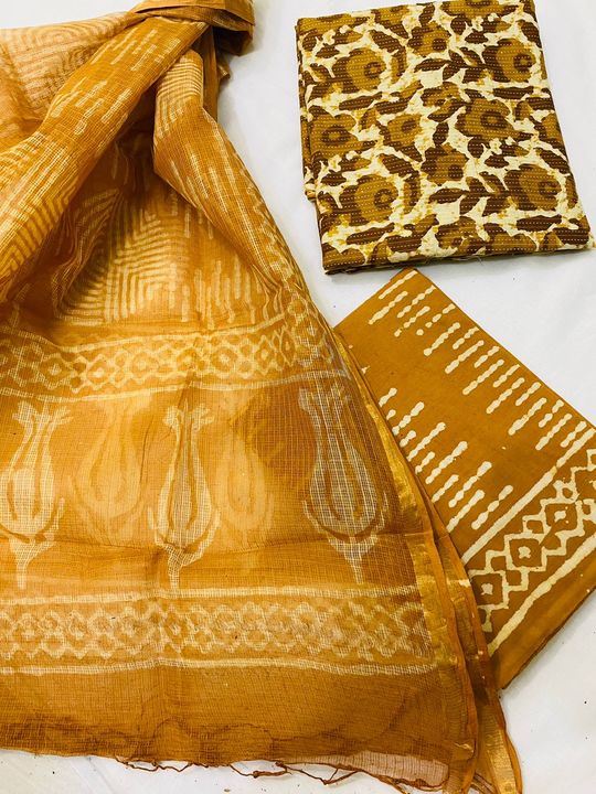 Post image 🔥🔥🔥 Ever New Hand Blocks Collection 🔥🔥🔥
🌟🌟Hand block printed cotton suit with kota doriya duptta (with golden zari boarder) 🌟🌟
👉 Print :- kalmarari, dabuprint,bagru block,etc
👉 Top &amp; Bottom :- 2.5 m (cotton) 
👉 Duppta :- 2.5m (kota doriya ) 
👉 Rate:- on what's app 7725926657
👉 Ready to Departure ⛵🛥️
🌟Place the order now 📲