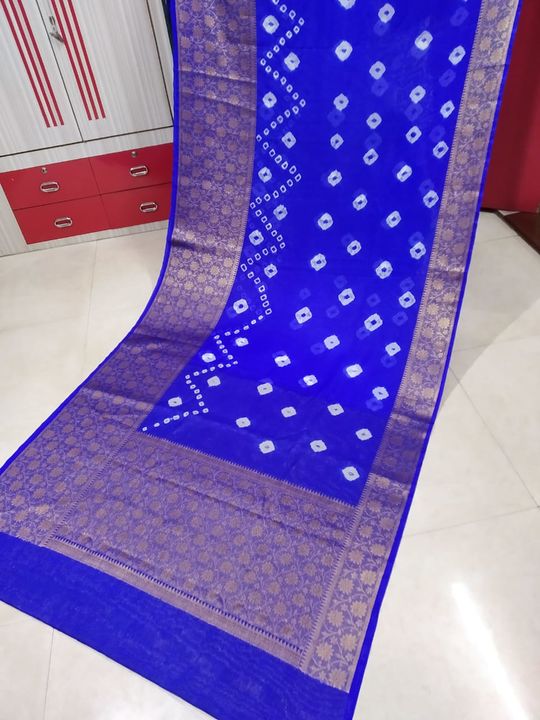 Post image Saree has updated their profile picture.
