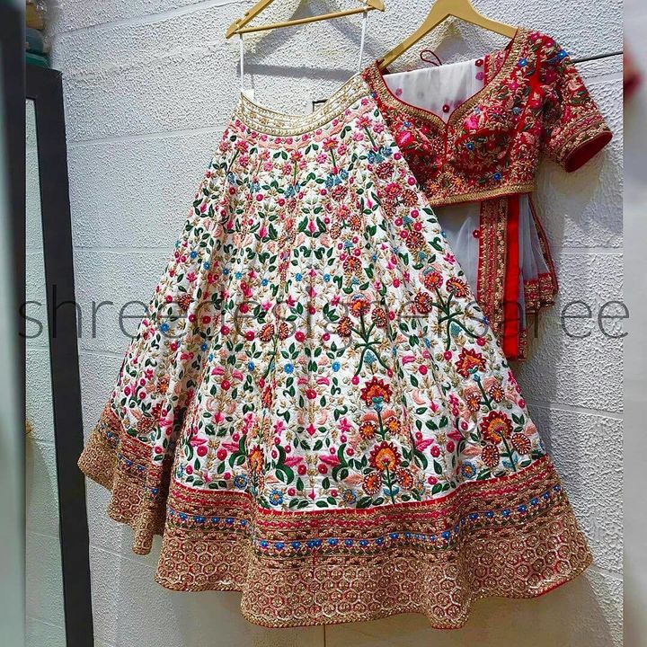 Product uploaded by Girls_outfit_lehanga_and_sarees on 12/24/2021