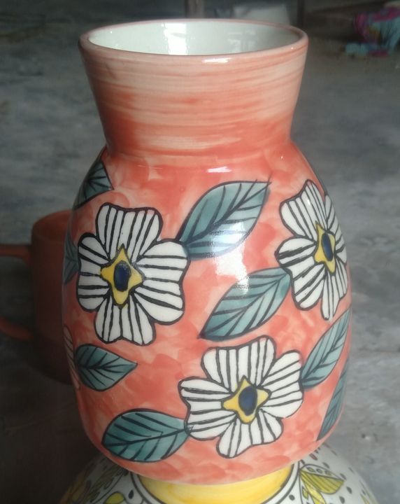 Ceramic flower vase uploaded by business on 12/27/2021