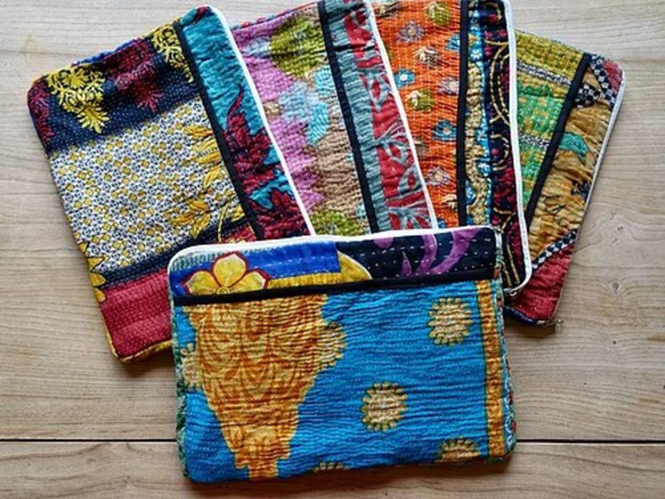 Mini laptop beg, ipad Coverlet uploaded by Vastra Handicrafts on 12/28/2021