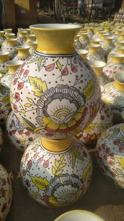 Ceramic flower vase uploaded by business on 12/28/2021