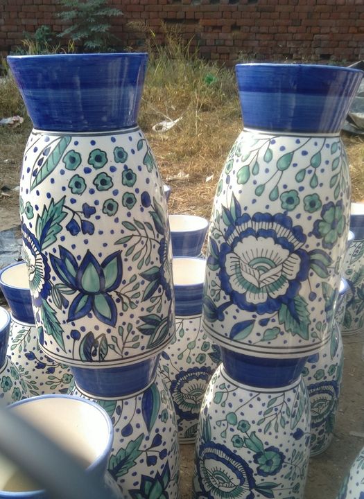 Ceramic flower vases uploaded by business on 12/28/2021