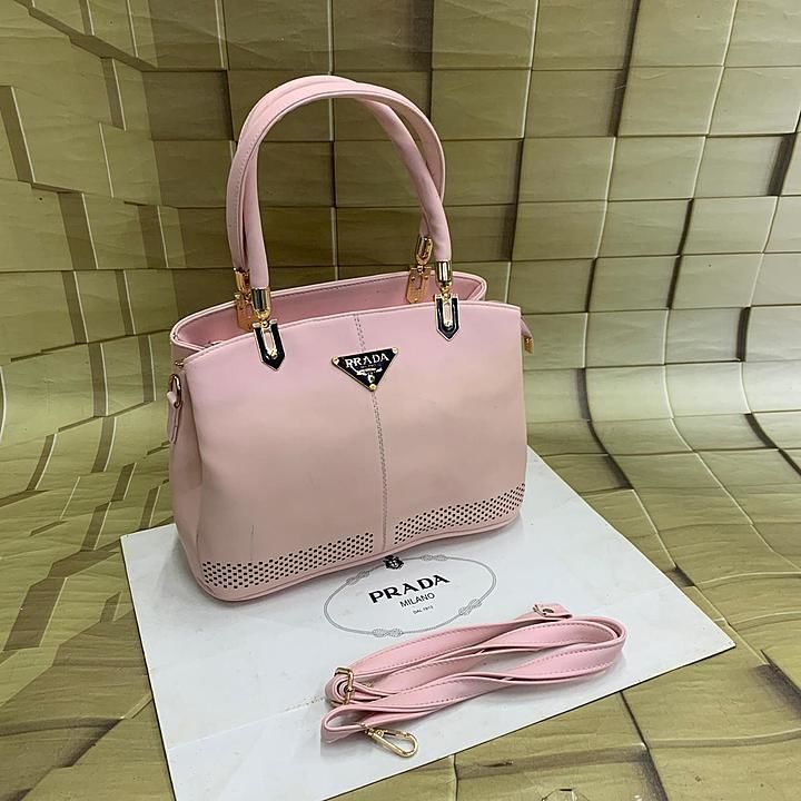 Prada Milano 💐

Box style bag ✅
Single zip with 3 sections inside for easy access to all your needs uploaded by A.B BAG.HOUSE on 9/28/2020