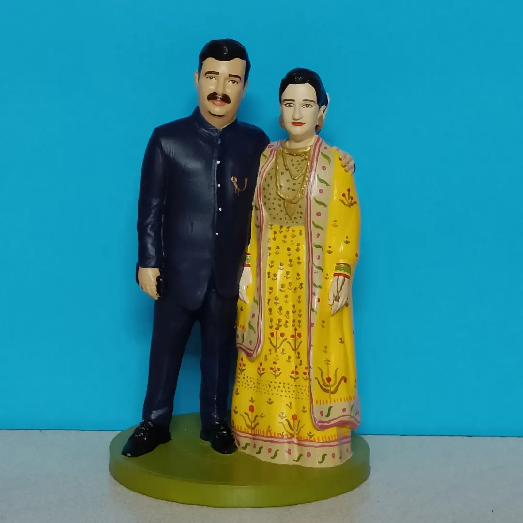 Couple miniature uploaded by business on 1/1/2022