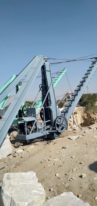 Jeep crane uploaded by Naseer engineering works and group on 1/1/2022
