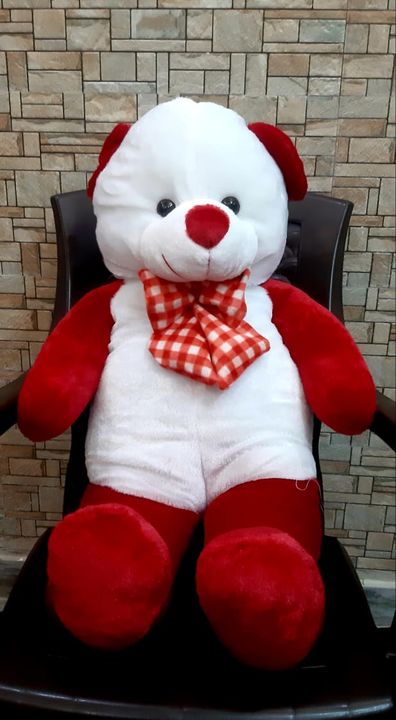 Post image 〽️New shades in😍      *Teddy bear* 🐻🥰
*Double shades* colour👇🏻♡White-red❤️♡white-pink💖
*size 3 Feet*
*soft velvet touch fabric*
 Filled with pure fiber
*Weight 1.2 kg approx*
In Bag packing🛍️
*Price 590rs*+ shipping