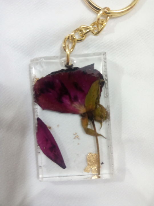 Rose preserved keychain uploaded by Resin.art.by.krupali on 1/2/2022