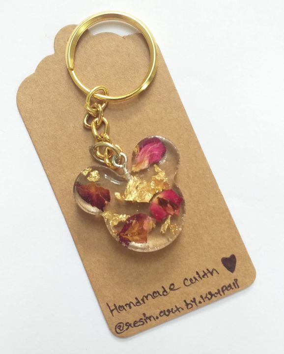 Rose preserved keychain uploaded by Resin.art.by.krupali on 1/2/2022