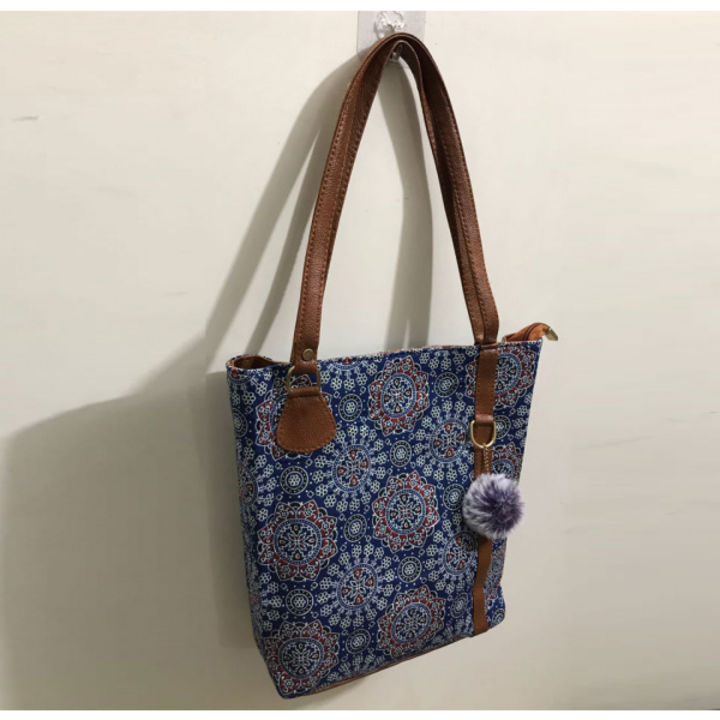 Cotton Printed Tote Bag/Shoulder Bag For Women & Girls

 uploaded by Craferia Export on 1/4/2022